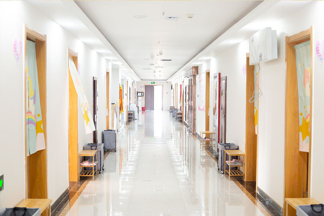 位于榆林市具有景观特色的朝阳桥东侧朝阳医院10-11楼,近2000平米,共2