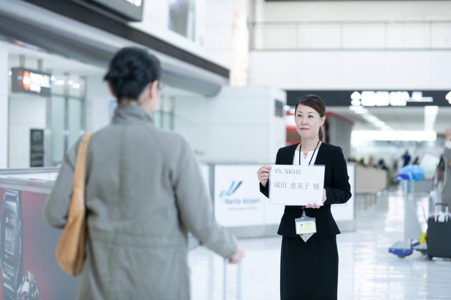 【Accessible Drop-off and Pick-up Zone】の看板前の横断歩道がお乗り場です